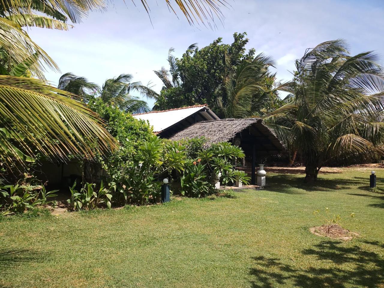 Villa Nilaveli Cabana Bagian luar foto